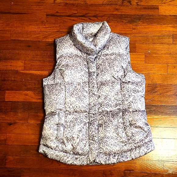 🎉Host Pick🎉 Stunning Metalic Cheetah Print Charter Club Sleeveless Puff Vest - Picture 1 of 6